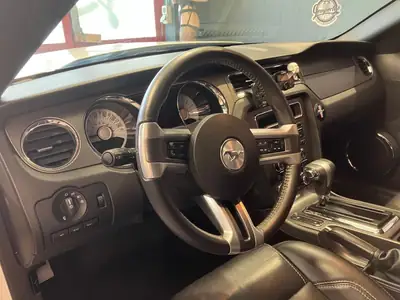 Ford Mustang 5.0 V8 GT Premium — Muscle-car légendaire, 417 ch purs — interior
