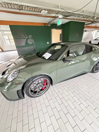 Porsche 911 4.0 GT3 Touring — Sportive légendaire, 510 ch et boîte manuelle — rear view
