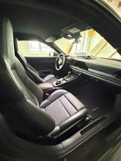 Porsche 911 4.0 GT3 Touring — Sportive légendaire, 510 ch et boîte manuelle — interior