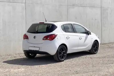 Opel Corsa 1.0 Turbo Black Edition — Citadine dynamique, état impeccable et très bien équipée — intérieur