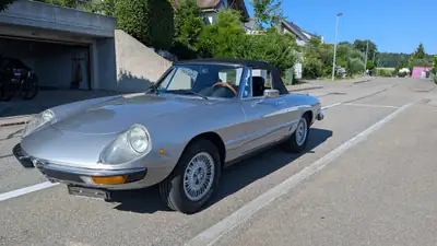 Alfa Romeo Spider 2000 Veloce — Cabriolet vintage 1978, historique complet et état impeccable — Heckansicht