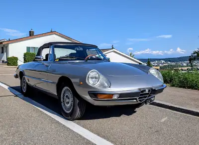 Alfa Romeo Spider 2000 Veloce — Cabriolet vintage 1978, historique complet et état impeccable — Außenansicht