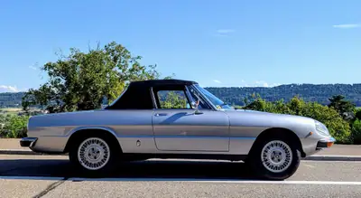 Alfa Romeo Spider 2000 Veloce — Cabriolet vintage 1978, historique complet et état impeccable — Seitenansicht