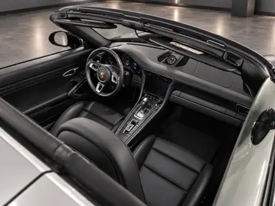 Porsche 911 Targa 4S PDK — Cabriolet mythique, 16'000 km seulement, historique Porsche complet — side view