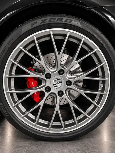Porsche 911 Targa 4S PDK — Cabriolet mythique, 16'000 km seulement, historique Porsche complet — detail