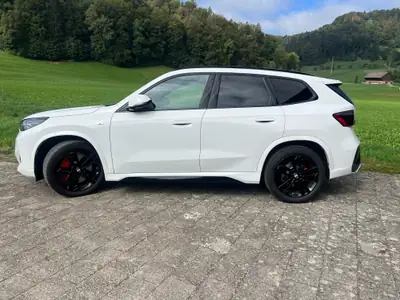 BMW X1 x20d xDrive — SUV compact diesel hybride, M Sport Pro, faible kilométrage — intérieur