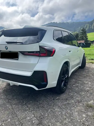 BMW X1 x20d xDrive — SUV compact diesel hybride, M Sport Pro, faible kilométrage — tableau de bord