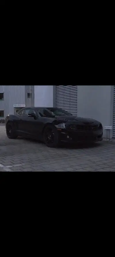 Chevrolet Camaro 6.2 V8 — Muscle car légendaire, 432 ch purs — side view