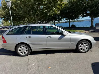 Mercedes-Benz C 240 V6 4Matic — Berline break élégante, transmission intégrale et motorisation 6-cylindres — rear view
