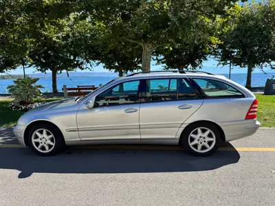 Mercedes-Benz C 240 V6 4Matic — Berline break élégante, transmission intégrale et motorisation 6-cylindres — side view