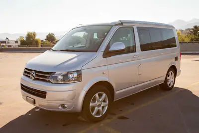 VW T5 California 2.0 TDI 180PS — Camping-car premium, état impeccable, prêt à voyager — fianco