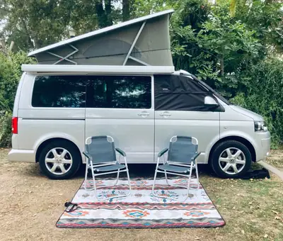 VW T5 California 2.0 TDI 180PS — Camping-car premium, état impeccable, prêt à voyager — vista esterna