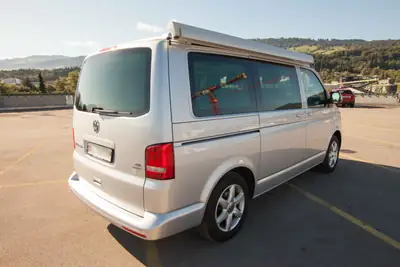 VW T5 California 2.0 TDI 180PS — Camping-car premium, état impeccable, prêt à voyager — vista posteriore