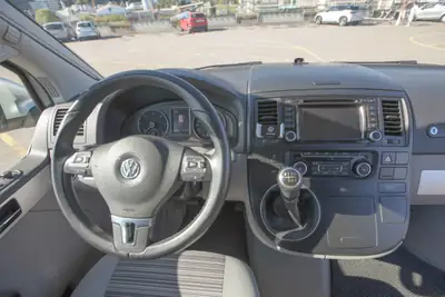 VW T5 California 2.0 TDI 180PS — Camping-car premium, état impeccable, prêt à voyager — cruscotto