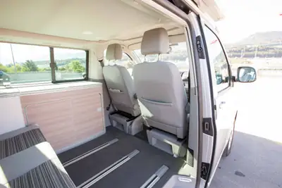 VW T5 California 2.0 TDI 180PS — Camping-car premium, état impeccable, prêt à voyager — Miniatura 9