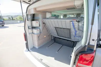 VW T5 California 2.0 TDI 180PS — Camping-car premium, état impeccable, prêt à voyager — Miniatura 8