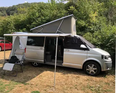 VW T5 California 2.0 TDI 180PS — Camping-car premium, état impeccable, prêt à voyager — Miniatura 15