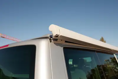 VW T5 California 2.0 TDI 180PS — Camping-car premium, état impeccable, prêt à voyager — Miniatura 13