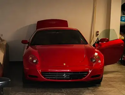 Ferrari 612 Scaglietti F1 — Grand Tourisme légendaire, seulement 29'980 km — Miniature 8