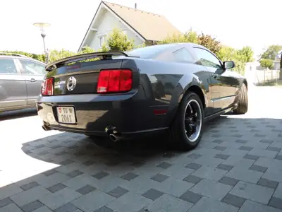 Ford Mustang 4.6 V8 Premium — Coupé mythique, 304 ch et boîte manuelle — detail