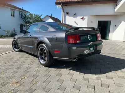 Ford Mustang 4.6 V8 Premium — Coupé mythique, 304 ch et boîte manuelle — dashboard