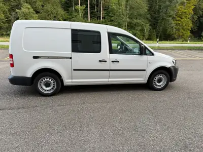 VW Caddy Maxi 1.6 TDI — Utilitaire spacieux, fiable et économe — rear view