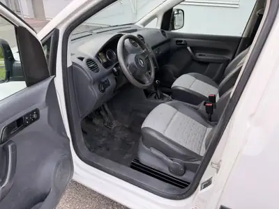 VW Caddy Maxi 1.6 TDI — Utilitaire spacieux, fiable et économe — dashboard