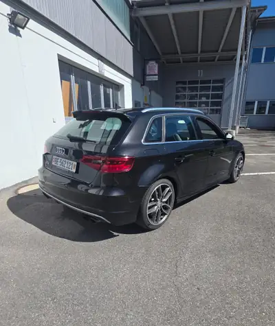 Audi S3 2.0 TFSI Quattro — Berline sportive 300 ch, transmission manuelle, sans sinistre — vista posteriore