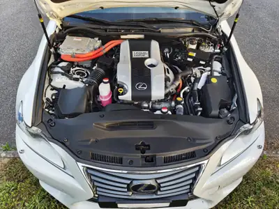 Lexus IS 300h Comfort — Hybride élégant, consommation record et garantie étendue — Detail