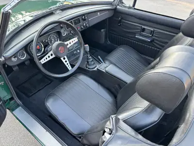 MG MGB 1972 — Cabriolet anglais de légende, état concours, révision complète 2025 — Miniature 9