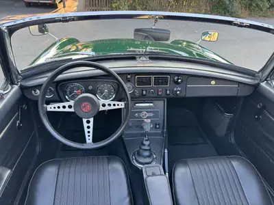 MG MGB 1972 — Cabriolet anglais de légende, état concours, révision complète 2025 — Miniature 11