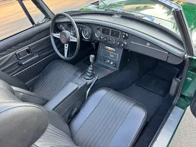 MG MGB 1972 — Cabriolet anglais de légende, état concours, révision complète 2025 — Miniature 10