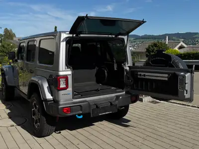 Jeep Wrangler Rubicon 4xe — SUV hybride rechargeable, première main, sans accident — tableau de bord