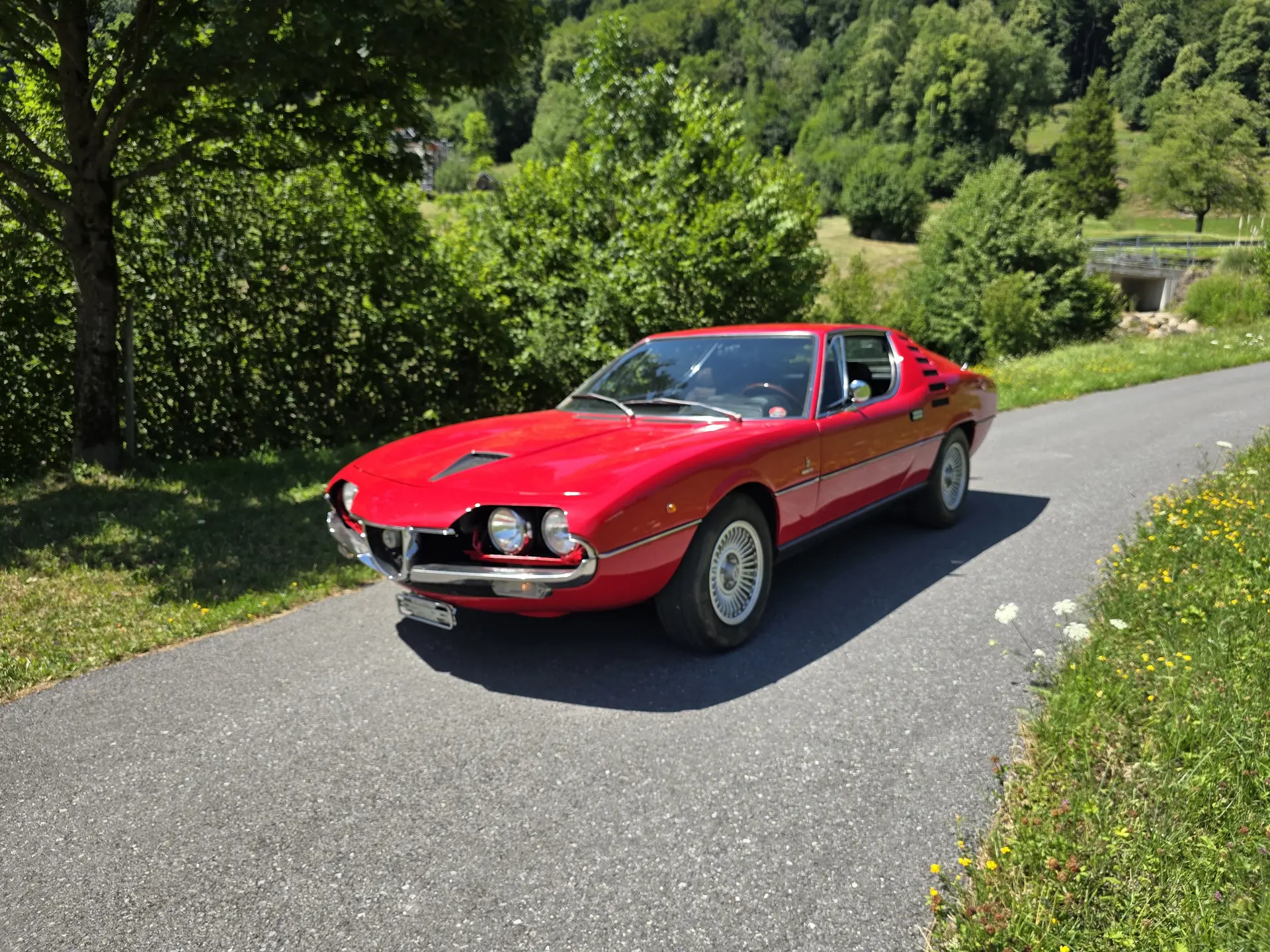 Alfa Romeo Montreal 1972 — Icône italienne, véhicule vétéran authentique