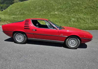Alfa Romeo Montreal 1972 — Icône italienne, véhicule vétéran authentique — Detail