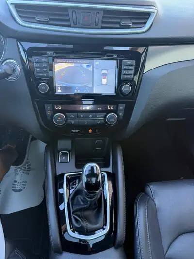 Nissan Qashqai 1.2 DIG-T Tekna — SUV compact dynamique, transmission CVT fluide — dettaglio