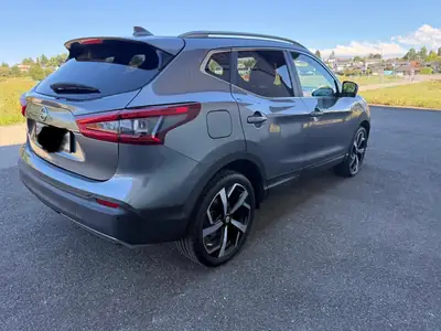 Nissan Qashqai 1.2 DIG-T Tekna — SUV compact dynamique, transmission CVT fluide — interni
