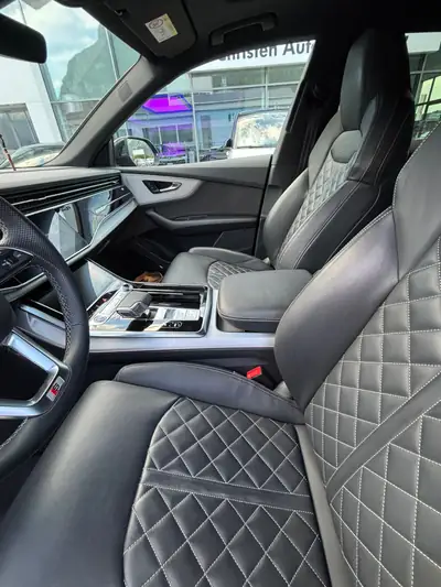 Audi Q8 55 TFSI quattro — SUV premium hybride léger, 37000 km seulement — intérieur