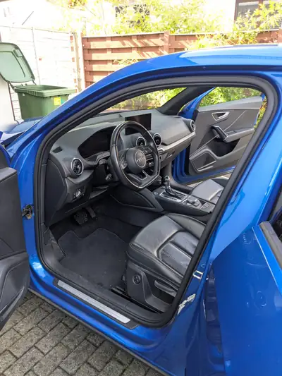 Audi Q2 1.4 TFSI Sport S-Tronic — SUV urbain dynamique, fraîchement révisé — intérieur