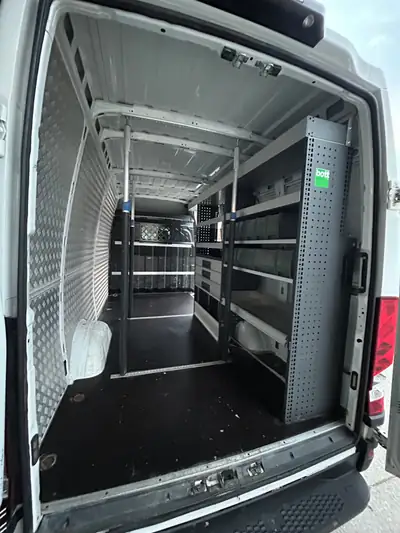 IVECO Daily 3.0 HPI 180 — Utilitaire fiable, faibles kilomètres et moteur puissant — Heckansicht