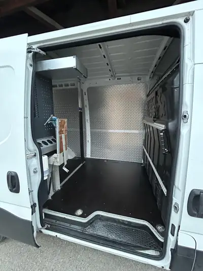 IVECO Daily 3.0 HPI 180 — Utilitaire fiable, faibles kilomètres et moteur puissant — Innenraum