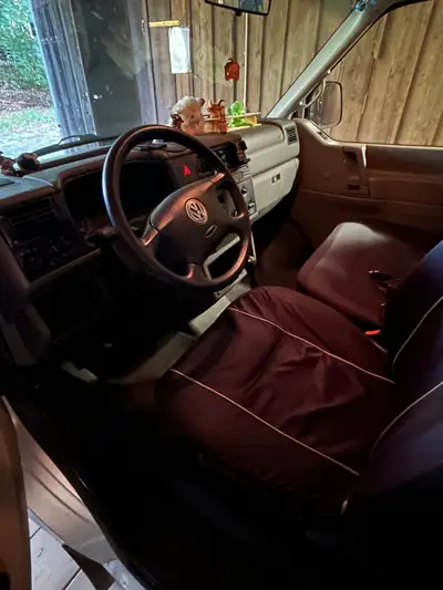 VW T4 2.5 TDI Syncro — Monospace polyvalent, transmission intégrale, sans sinistre — intérieur