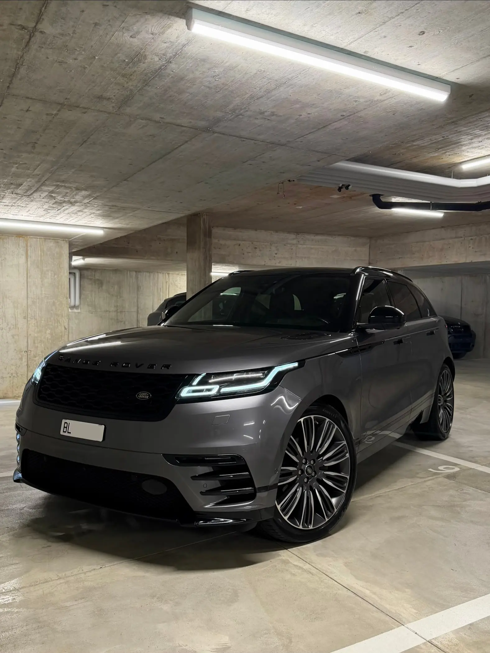 Land Rover Range Rover Velar 3.0 D 300 — Diesel puissant, design premium, 169 000 km