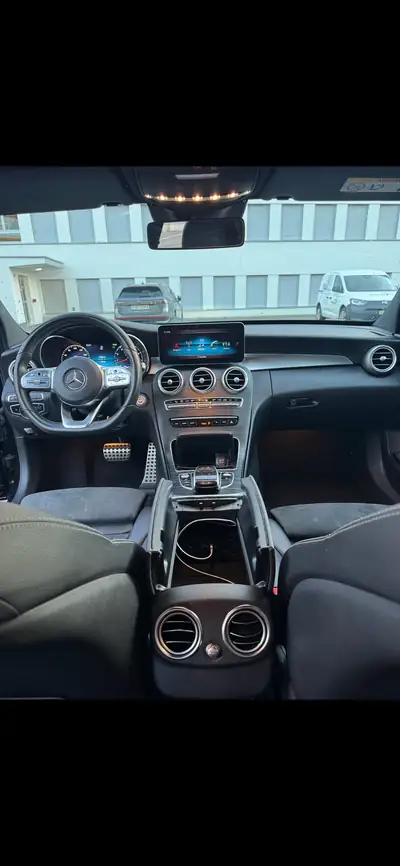 Mercedes-Benz C 180 AMG Line — Élégance berline avec 8 pneus neufs — côté