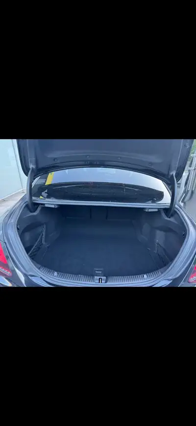 Mercedes-Benz C 180 AMG Line — Élégance berline avec 8 pneus neufs — tableau de bord