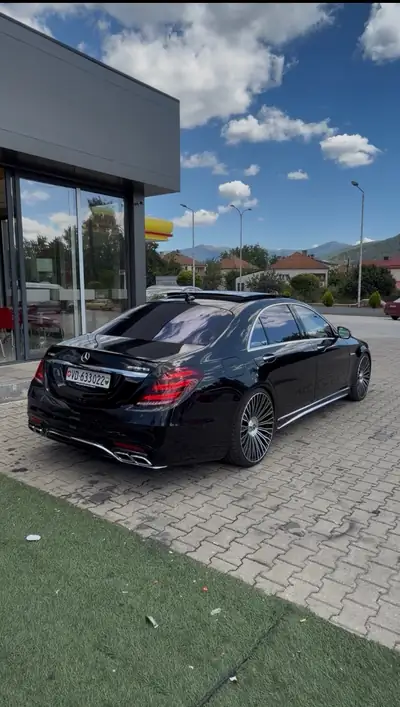 Mercedes-Benz S 500 — Berline de prestige avec pack AMG, 255'000 km — vue extérieure
