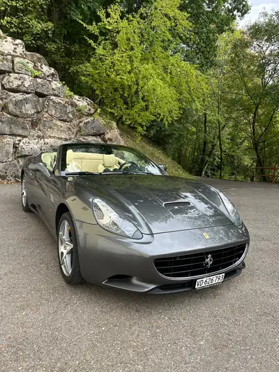 Ferrari California 4.3 — Cabriolet sport atmosphérique, 59'000 km, sans sinistre — tableau de bord