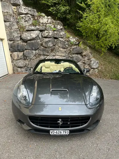 Ferrari California 4.3 — Cabriolet sport atmosphérique, 59'000 km, sans sinistre — intérieur