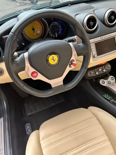 Ferrari California 4.3 — Cabriolet sport atmosphérique, 59'000 km, sans sinistre — Miniature 11