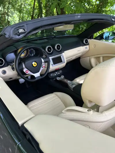Ferrari California 4.3 — Cabriolet sport atmosphérique, 59'000 km, sans sinistre — Miniature 10